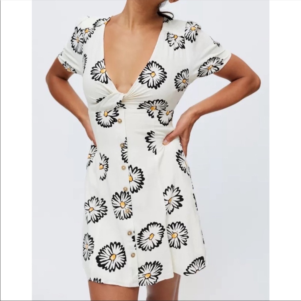 Urban Outfitters Bettie Twist Knot Daisy Print Floral Dress